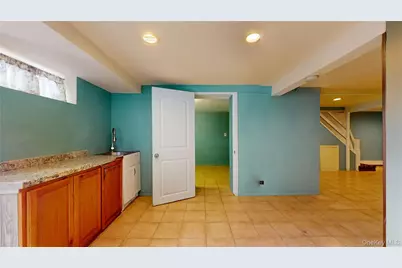 40 Wagner Avenue, Roosevelt, NY 11575 - Photo 32