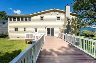 25 Robin Rd, Poughkeepsie, NY 12601 - Photo 10