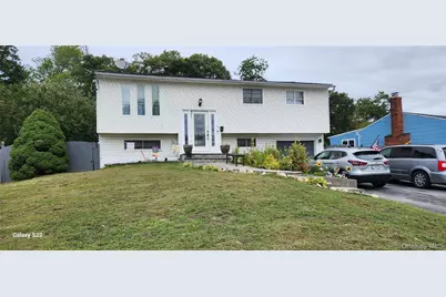 21 Deville Drive, Selden, NY 11784 - Photo 2