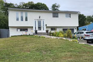 21 Deville Dr, Selden, NY 11784 - Photo 2