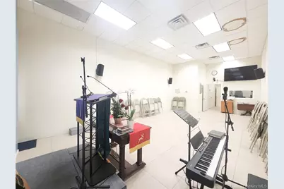 61-12 220 Street #2+3 Fl, Bayside, NY 11364 - Photo 18