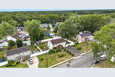 86 Riddle Street, Brentwood, NY 11717 - Photo 2