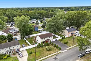 86 Riddle St, Brentwood, NY 11717 - Photo 2