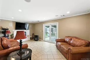 86 Riddle St, Brentwood, NY 11717 - Photo 8