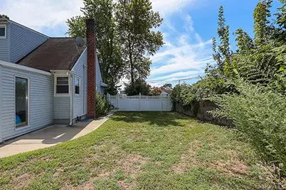 39 Inchcape Road, Bay Shore, NY 11706 - Photo 16