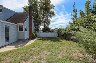 39 Inchcape Rd, Bay Shore, NY 11706 - Photo 16