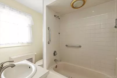 21 Carter Court, Lynbrook, NY 11563 - Photo 16