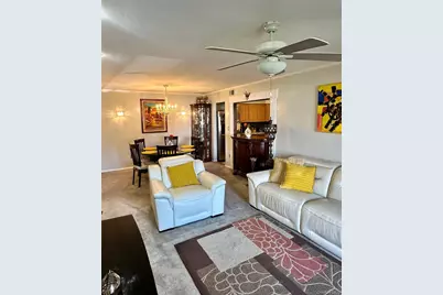 124 Santa Barbara Drive, Plainview, NY 11803 - Photo 4