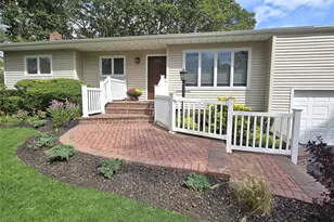 3 Candlestick Ct, Dix Hills, NY 11746 - Photo 2