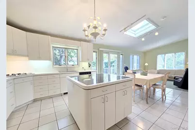 3 Candlestick Court, Dix Hills, NY 11746 - Photo 8