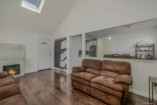 8 Holbrook St, Bay Shore, NY 11706 - Photo 4