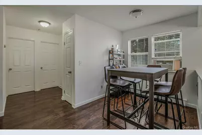 8 Holbrook Street, Bay Shore, NY 11706 - Photo 6