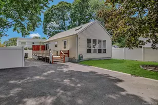 8 Holbrook St, Bay Shore, NY 11706 - Photo 2