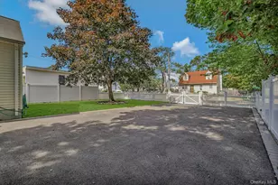 8 Holbrook St, Bay Shore, NY 11706 - Photo 16