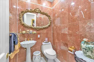 90 Greenleaf Hill, Great Neck, NY 11023 - Photo 12