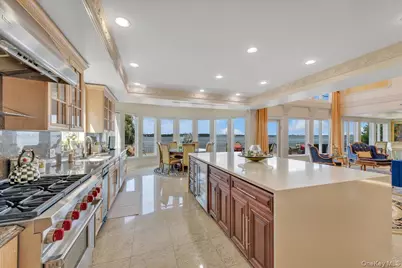 90 Green Leaf Hill, Great Neck, NY 11023 - Photo 10