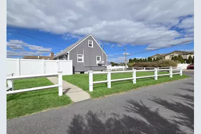 765 Shore Walk, Lindenhurst, NY 11757 - Photo 16