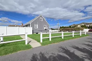 765 Shore Walk, Lindenhurst, NY 11757 - Photo 16