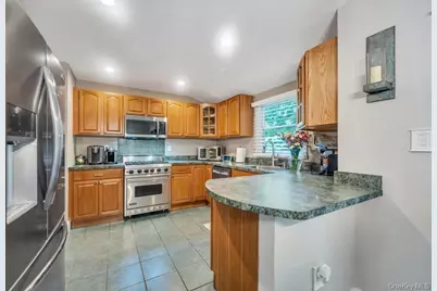 39 Crestwood Lane, Farmingville, NY 11738 - Photo 10