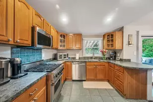 39 Crestwood Ln, Farmingville, NY 11738 - Photo 8