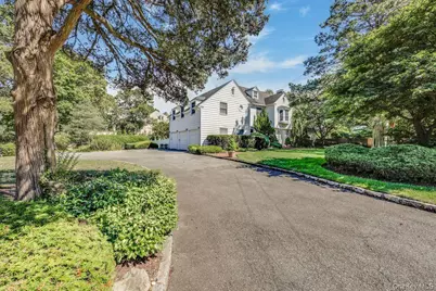 252 Cedar Avenue, Hewlett Bay Park, NY 11557 - Photo 2