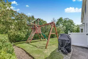 252 Cedar Ave, Hewlett Bay Park, NY 11557 - Photo 32