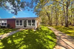 231 Blackpool Ct, Ridge, NY 11961 - Photo 2