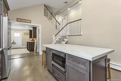 6 Fairview Road W, Massapequa, NY 11758 - Photo 8