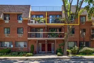 71-11 Sutton Pl, Fresh Meadows, NY 11365 - Photo 4