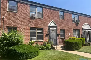 196-11 69th Ave, Fresh Meadows, NY 11365 - Photo 2