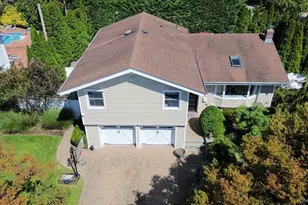 2 Flower Ln, Jericho, NY 11753 - Photo 2