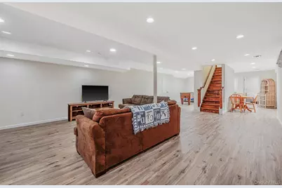 6 Bay Drive, Hampton Bays, NY 11946 - Photo 18