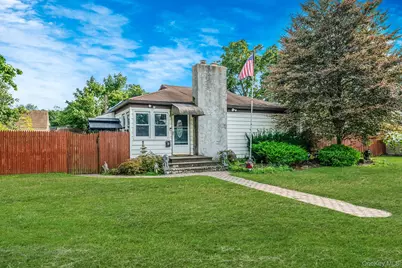 30 Oakdale Avenue, Central Islip, NY 11722 - Photo 2