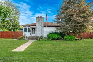 30 Oakdale Ave, Central Islip, NY 11722 - Photo 4