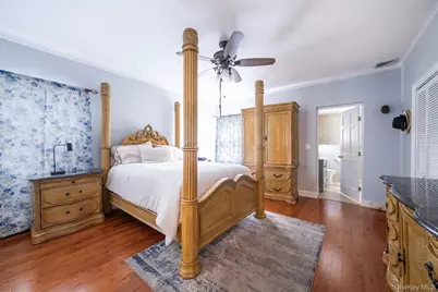 982 Split  Rock Road, Pelham, NY 10803 - Photo 16