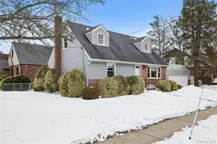 136 3rd St, New Hyde Park, NY 11040 - Photo 2