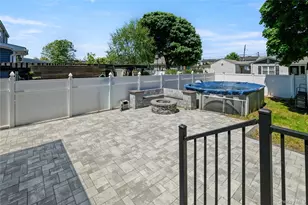 412 37th St, Lindenhurst, NY 11757 - Photo 14
