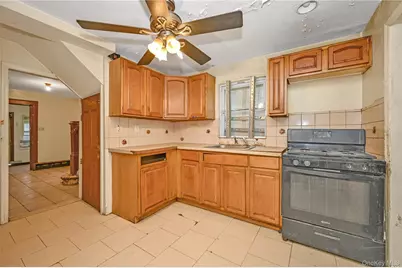 20 E Roosevelt Avenue, Roosevelt, NY 11575 - Photo 4