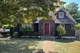 611 Asharoken Blvd, Bay Shore, NY 11706 - Photo 2