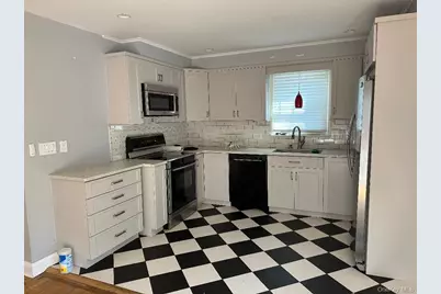 611 Asharoken Boulevard, Bay Shore, NY 11706 - Photo 18