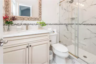 45 Meeting Lane, Hicksville, NY 11801 - Photo 18