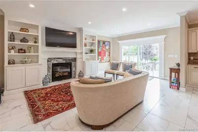 45 Meeting Lane, Hicksville, NY 11801 - Photo 16