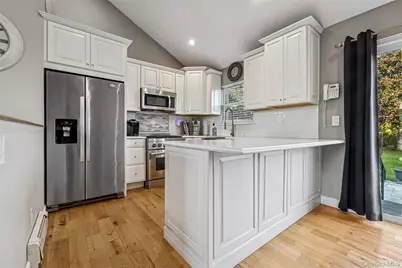 45 Meadow Court, Manorville, NY 11949 - Photo 4