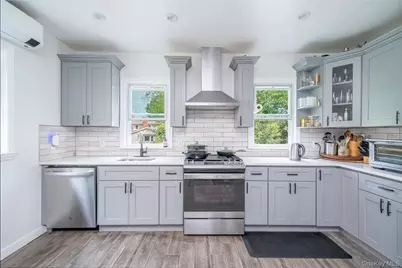 117 E Cedar Street, Mount Vernon, NY 10552 - Photo 2