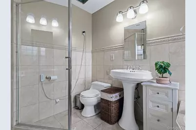 33 Berkshire Road, Yonkers, NY 10710 - Photo 22