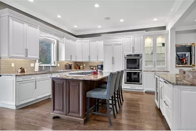 65 Oriole Way, Westbury, NY 11590 - Photo 10