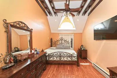 899 Brent Drive, Wantagh, NY 11793 - Photo 6