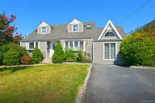 899 Brent Dr, Wantagh, NY 11793 - Photo 2