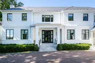 16 Ridge Dr E, Great Neck, NY 11021 - Photo 2