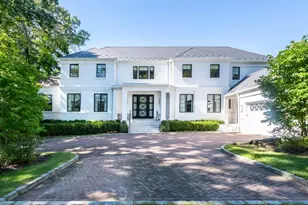 16 Ridge Dr E, Great Neck, NY 11021 - Photo 2